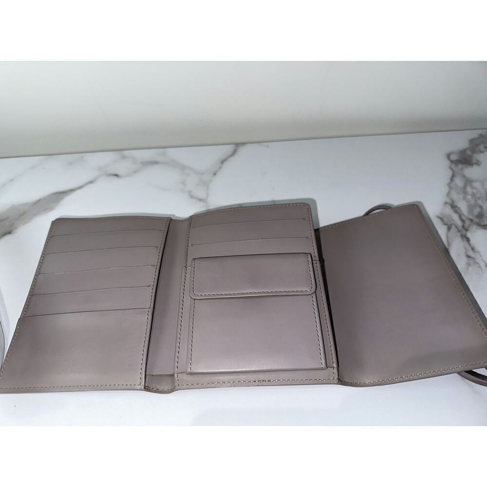 Louis Vuitton Taupe Leather Epi Wallet - Elegant and Stylish - Picture 2 of 4